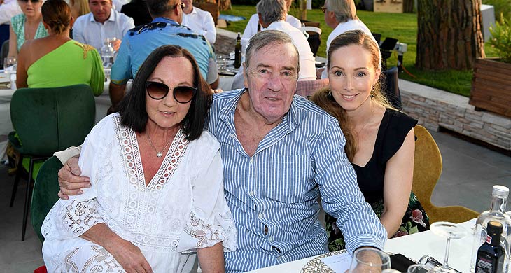 Frank Fleschenberg mit Frau Erika und Tochter Julia bei den „FCR EAGLES Masters Toskana 2023“ (©Foto: Wolfgang Breiteneicher/Schneider Press)